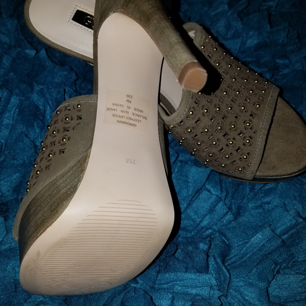 Guess heels olive green true to size never worn